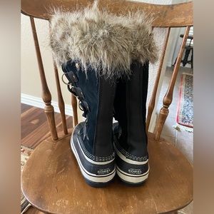 Sorel women's size 9 Joan of Arctic faux fur snow boots
